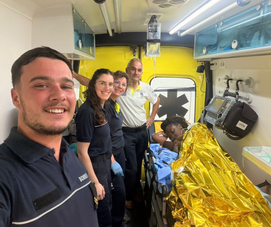 bombeiros-do-entroncamento-realizaram-parto-em-ambulancia-junto-ao-pavilhao-desportivo