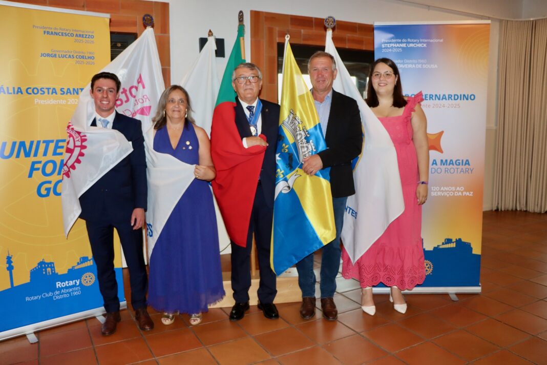 novo-ciclo-de-lideranca-marca-transmissao-de-tarefas-nos-rotarios-de-abrantes