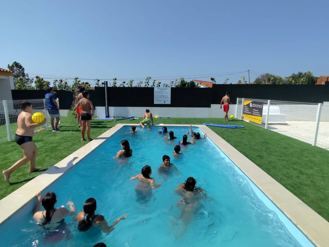 piscina-na-antiga-escola-da-portela-gera-duvidas-sobre-licenciamento-na-camara-de-tomar-(c/audio)