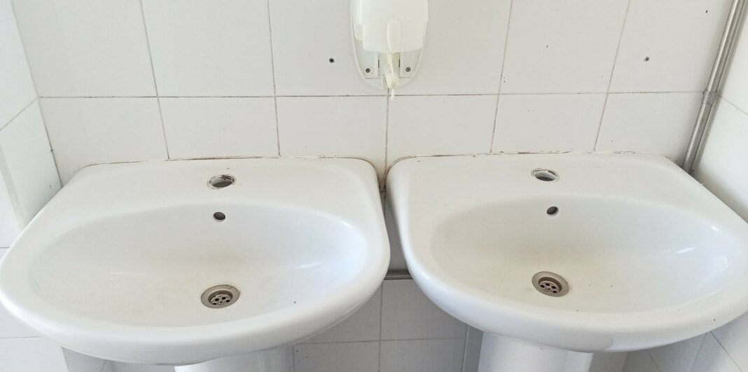 roubo-de-torneiras-nas-casas-de-banho-publicas-e-num-bebedouro